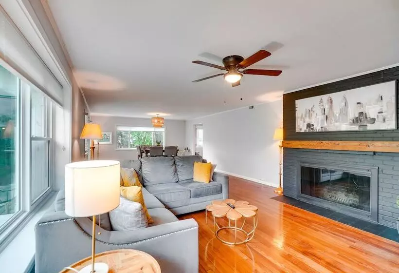 Updated Home: Central Oak Ridge Location