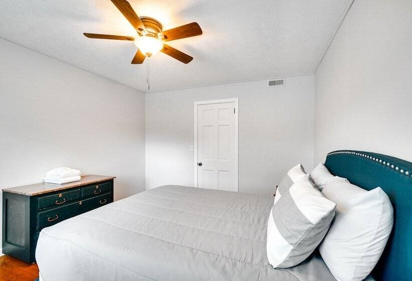 Updated Home: Central Oak Ridge Location