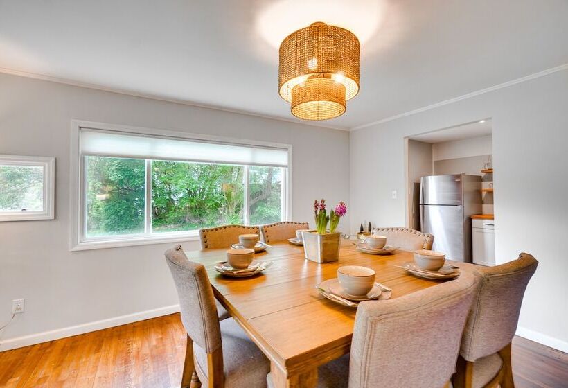 Updated Home: Central Oak Ridge Location