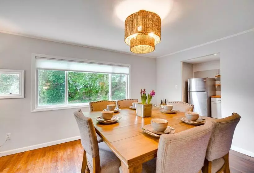 Updated Home: Central Oak Ridge Location