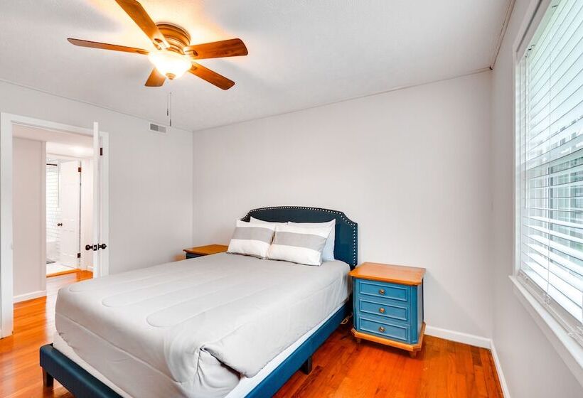 Updated Home: Central Oak Ridge Location