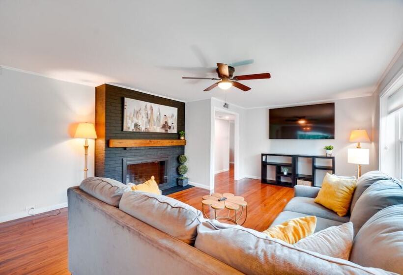 Updated Home: Central Oak Ridge Location