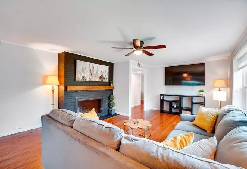 Updated Home: Central Oak Ridge Location