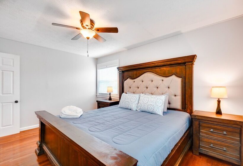 Updated Home: Central Oak Ridge Location