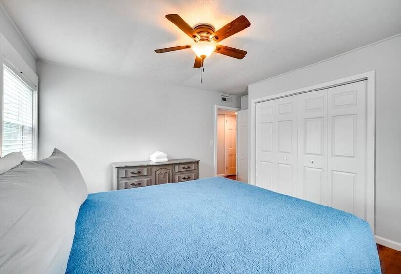 Updated Home: Central Oak Ridge Location