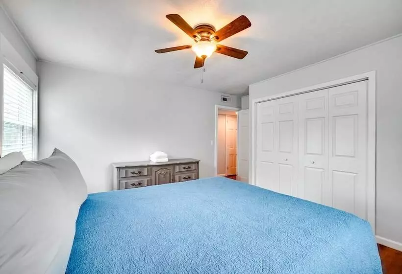 Updated Home: Central Oak Ridge Location