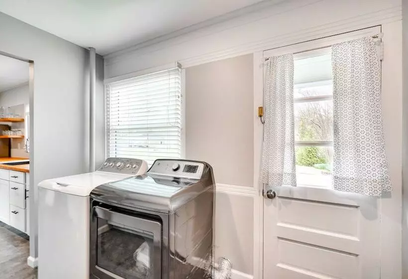 Updated Home: Central Oak Ridge Location