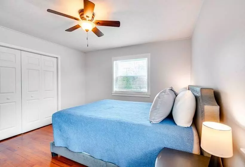 Updated Home: Central Oak Ridge Location