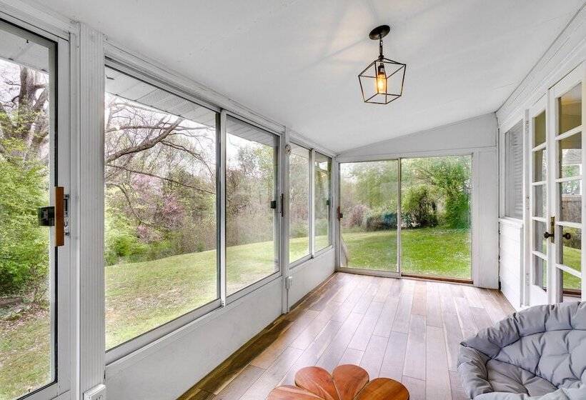 Updated Home: Central Oak Ridge Location