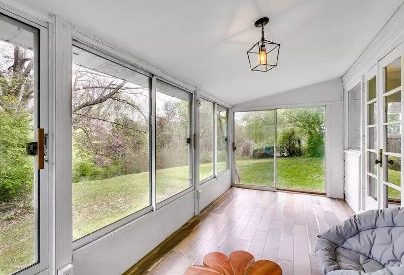 Updated Home: Central Oak Ridge Location