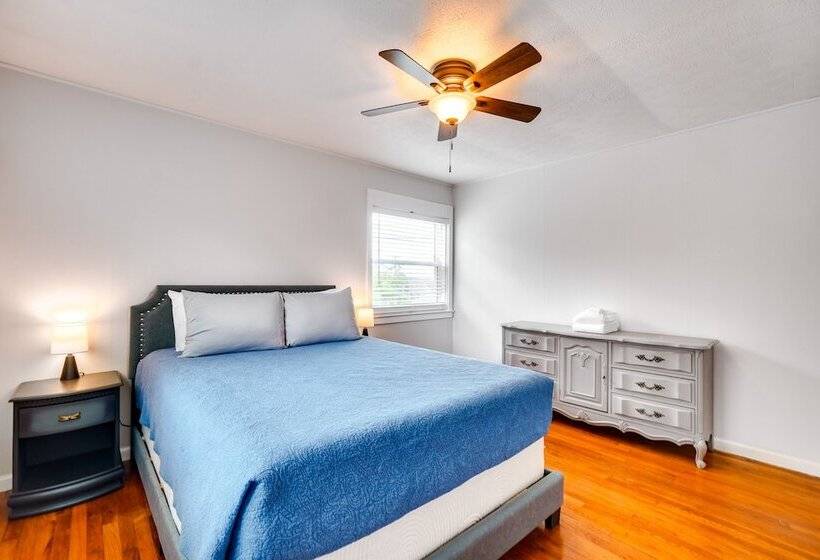 Updated Home: Central Oak Ridge Location