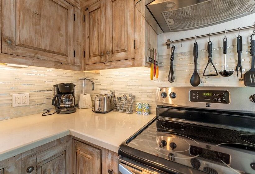 Casita De Catherine By Avantstay 1 Block To Duval St W/ Hot Tub!