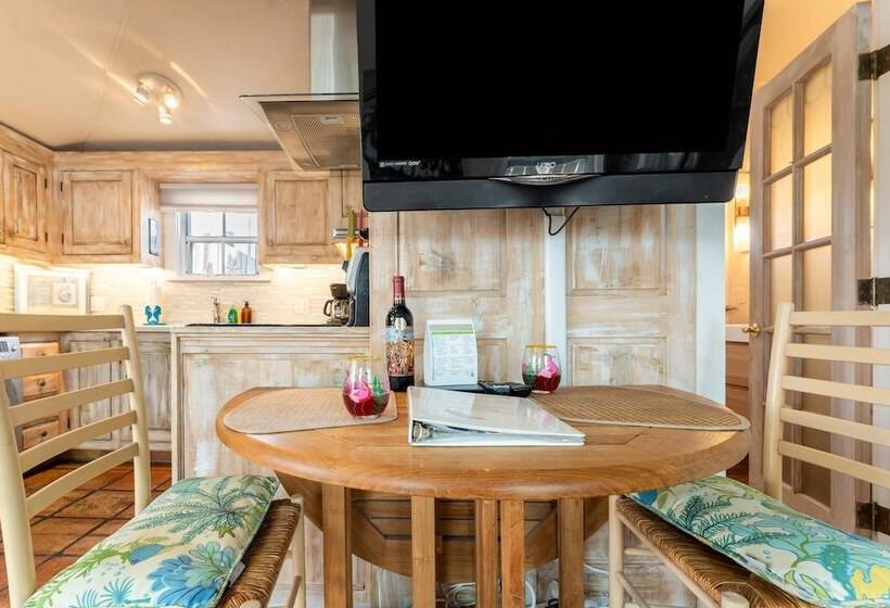 Casita De Catherine By Avantstay 1 Block To Duval St W/ Hot Tub!