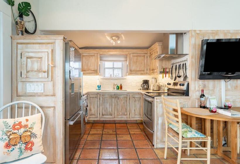 Casita De Catherine By Avantstay 1 Block To Duval St W/ Hot Tub!