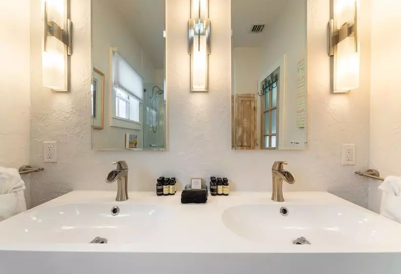 Casita De Catherine By Avantstay 1 Block To Duval St W/ Hot Tub!