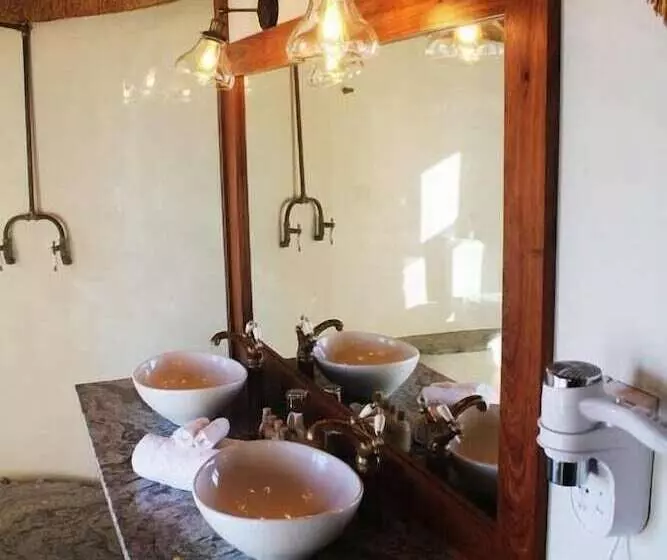 هتل Desert Hills Lodge