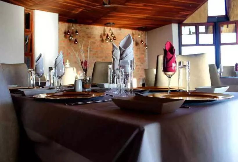 هتل Desert Hills Lodge