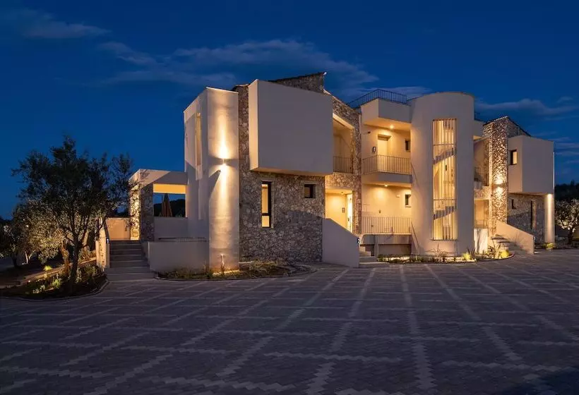 Olivera Suites Sarti