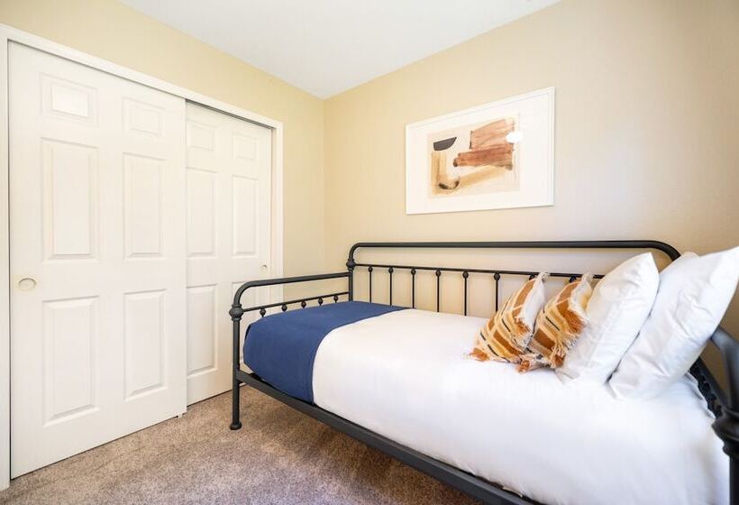 Spanish Wells By Avantstay Putting Green + Pool!