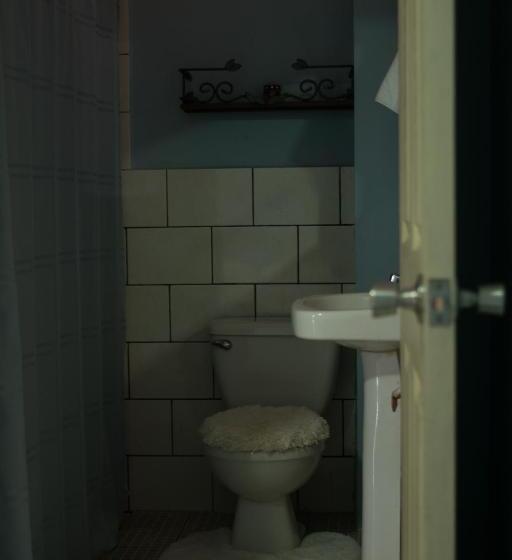 تختخواب و صبحانه Valerie