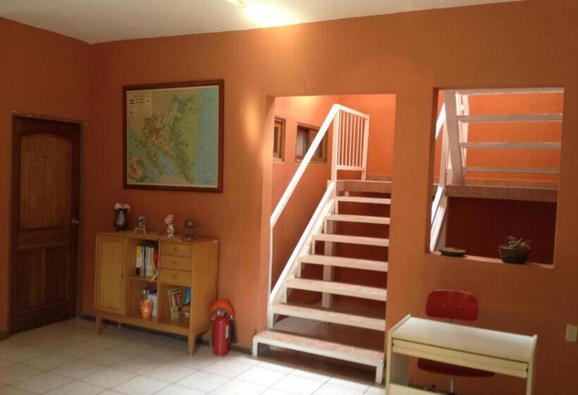 تختخواب و صبحانه Valerie