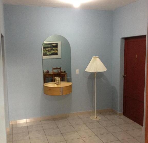 تختخواب و صبحانه Valerie