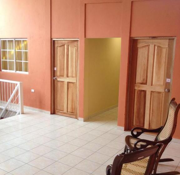 تختخواب و صبحانه Valerie