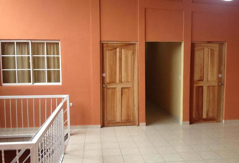 تختخواب و صبحانه Valerie