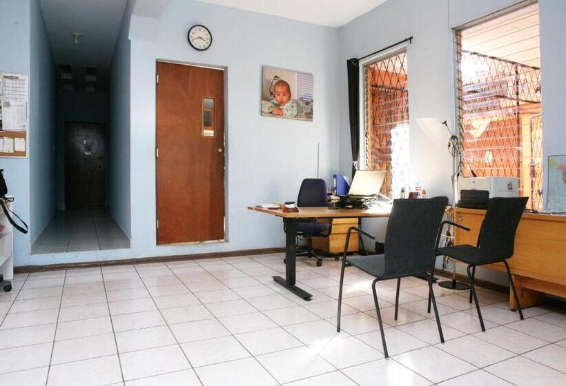 تختخواب و صبحانه Valerie