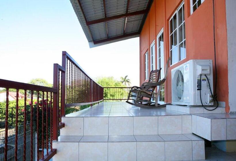 تختخواب و صبحانه Valerie