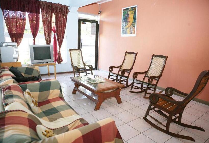 تختخواب و صبحانه Valerie