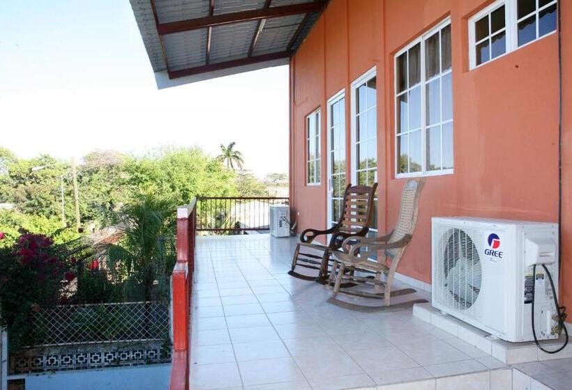 تختخواب و صبحانه Valerie