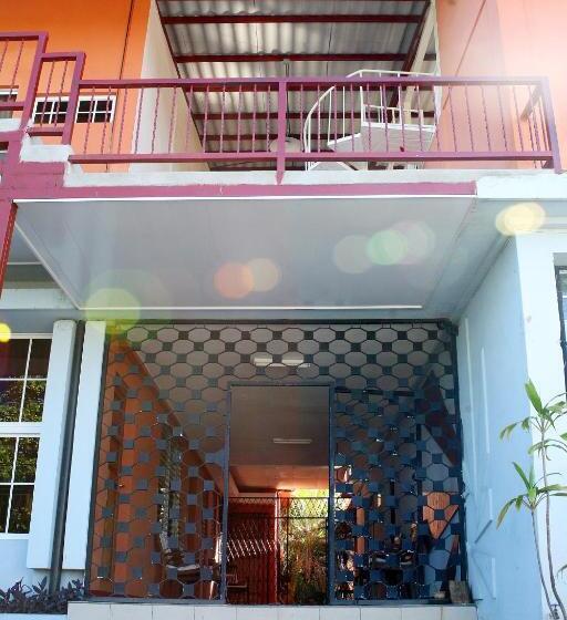 تختخواب و صبحانه Valerie