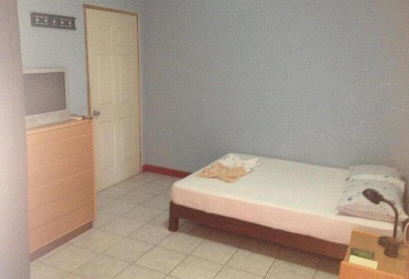 تختخواب و صبحانه Valerie