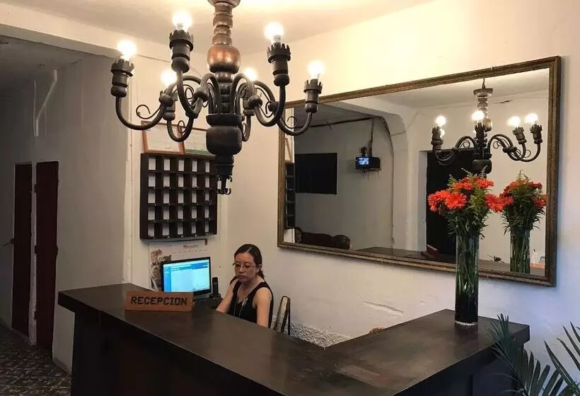 هتل Hostel La Quinta