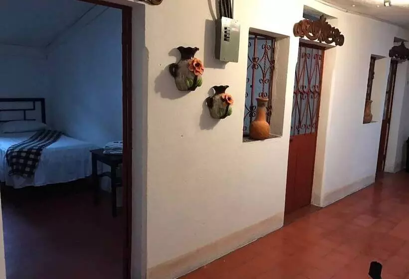 هتل Hostel La Quinta