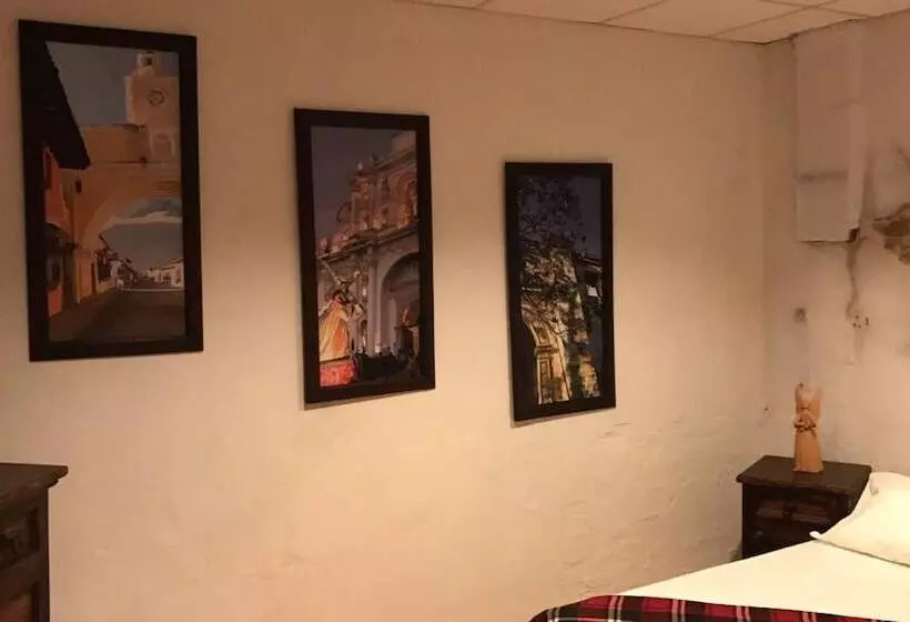 هتل Hostel La Quinta