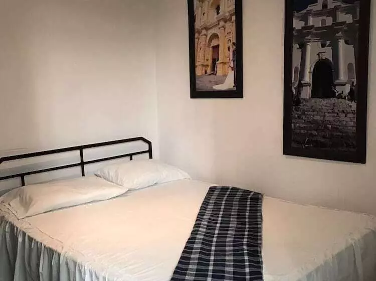 هتل Hostel La Quinta