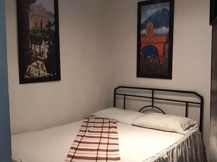 هتل Hostel La Quinta