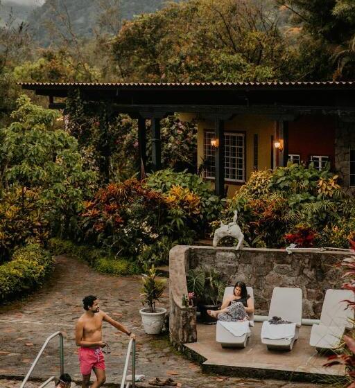 ホテル The Golden Frog Inn