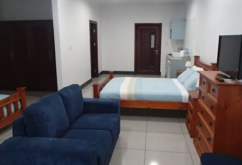 هتل Tungi Colonnade