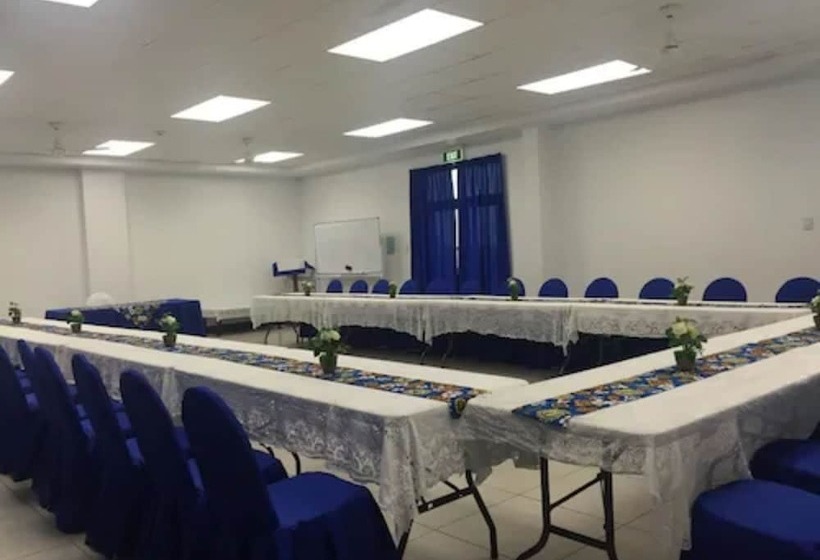 هتل Tungi Colonnade