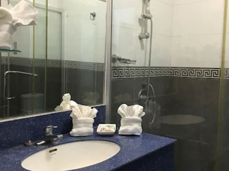 هتل Tungi Colonnade