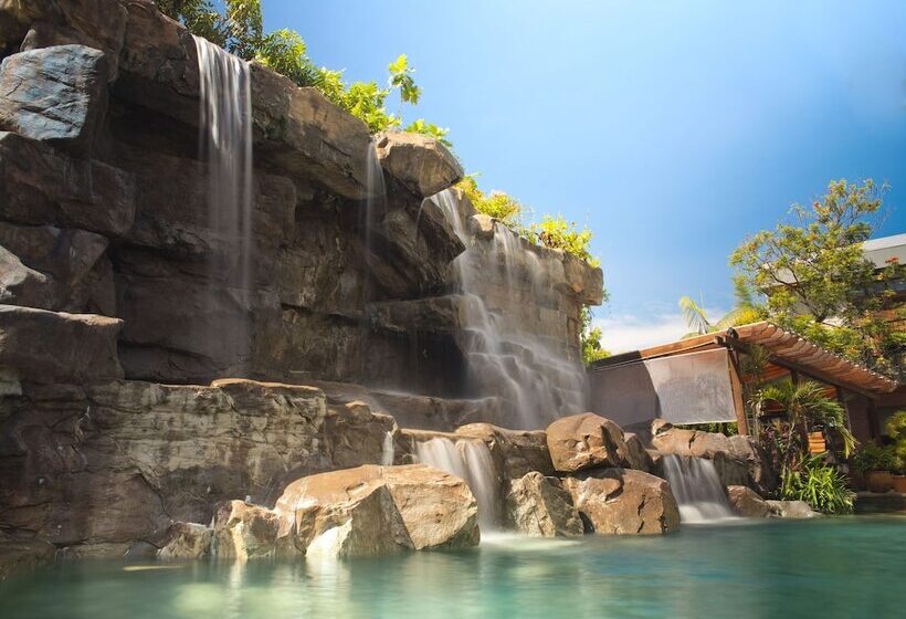 Jacana Amazon Wellness Resort