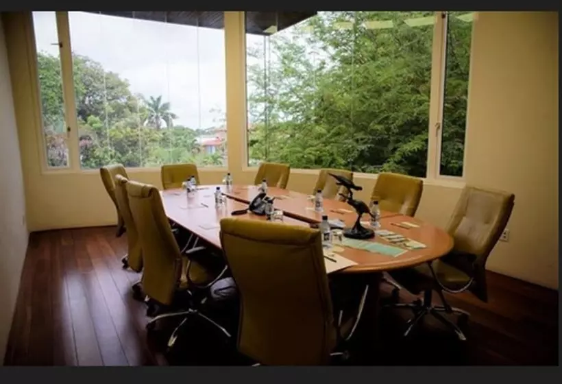 Jacana Amazon Wellness Resort