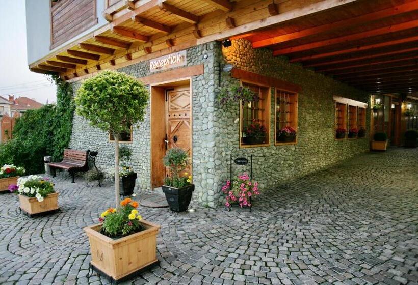 هتل çarshia E Jupave