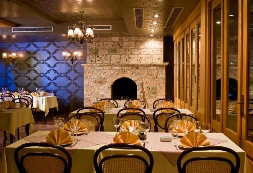 هتل çarshia E Jupave