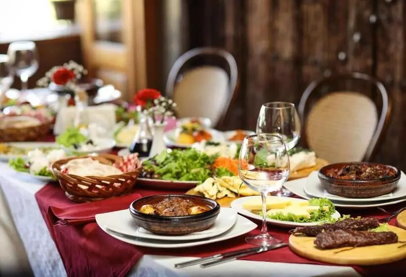 هتل çarshia E Jupave