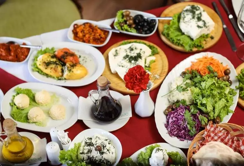 هتل çarshia E Jupave