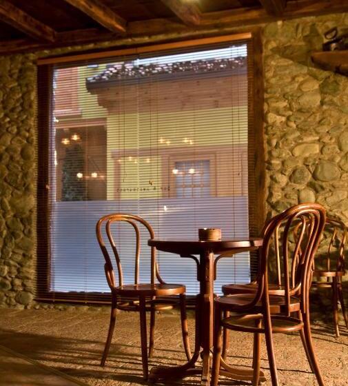 هتل çarshia E Jupave